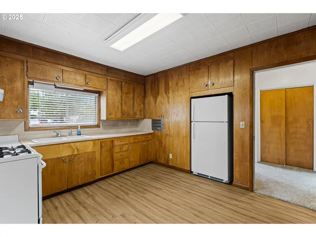 $265,000 | 331 Northeast Laurel Avenue, Myrtle Creek, OR 97457