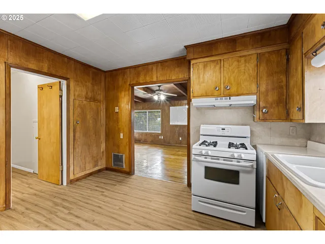 $265,000 | 331 Northeast Laurel Avenue, Myrtle Creek, OR 97457