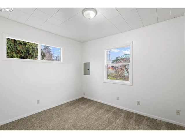 $265,000 | 331 Northeast Laurel Avenue, Myrtle Creek, OR 97457