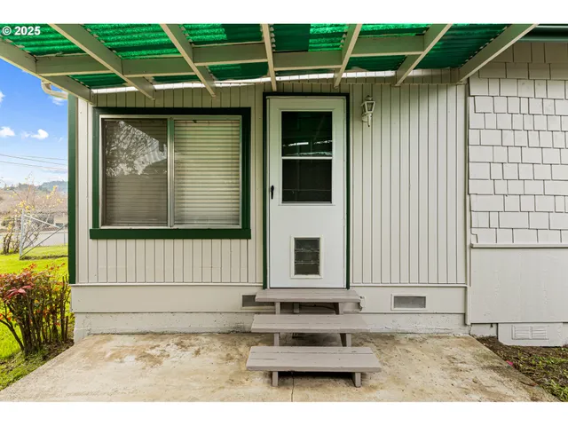 $265,000 | 331 Northeast Laurel Avenue, Myrtle Creek, OR 97457