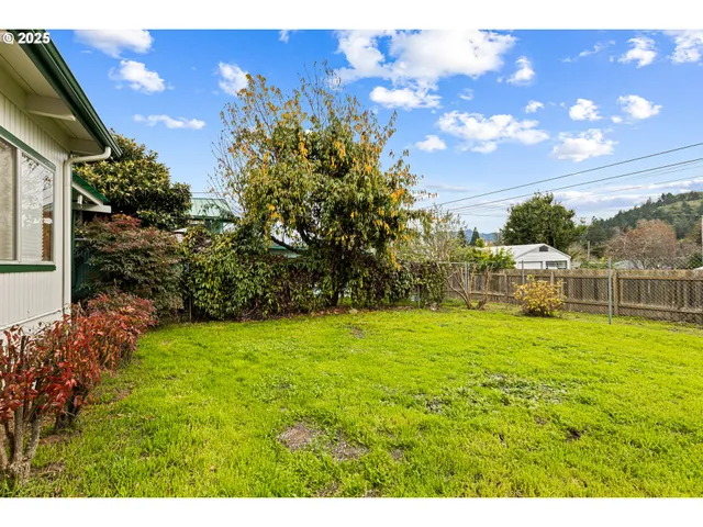 $265,000 | 331 Northeast Laurel Avenue, Myrtle Creek, OR 97457