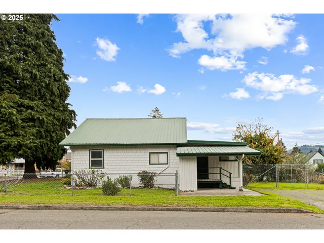 $265,000 | 331 Northeast Laurel Avenue, Myrtle Creek, OR 97457