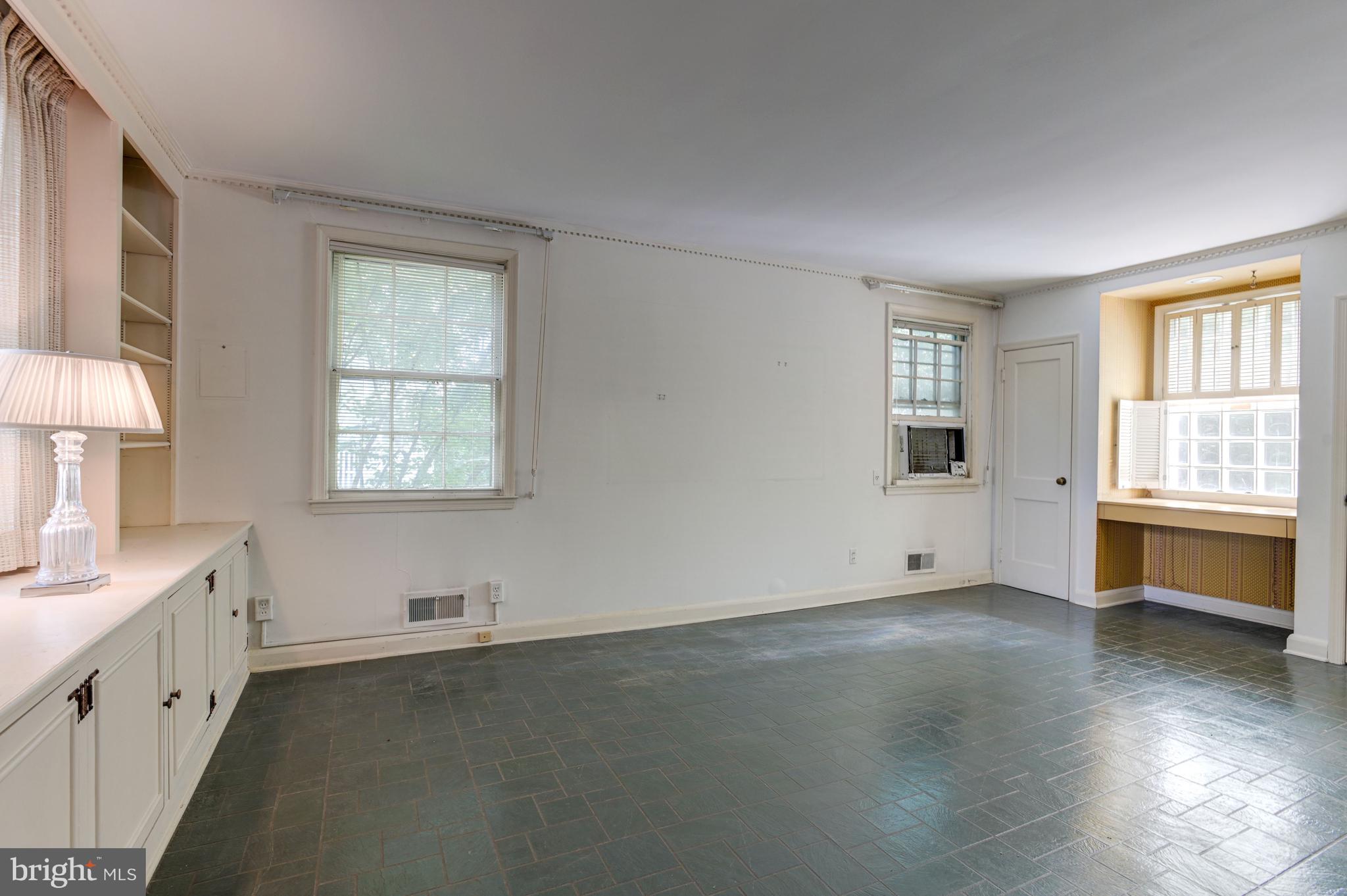 6950 Deerfield Road Pikesville, MD 21208 - Photo 6 of 50 Living Room