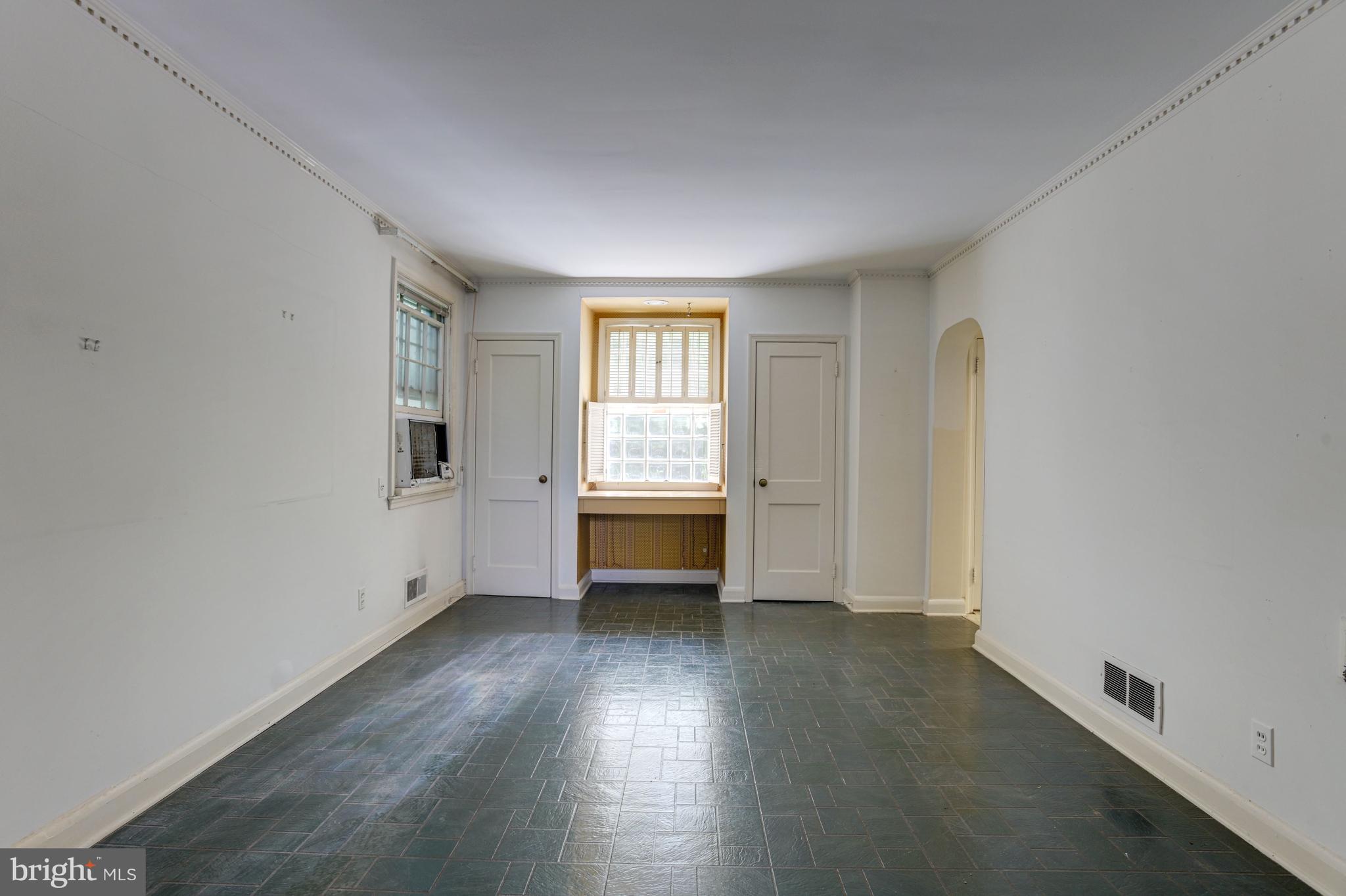 6950 Deerfield Road Pikesville, MD 21208 - Photo 7 of 50 Living Room