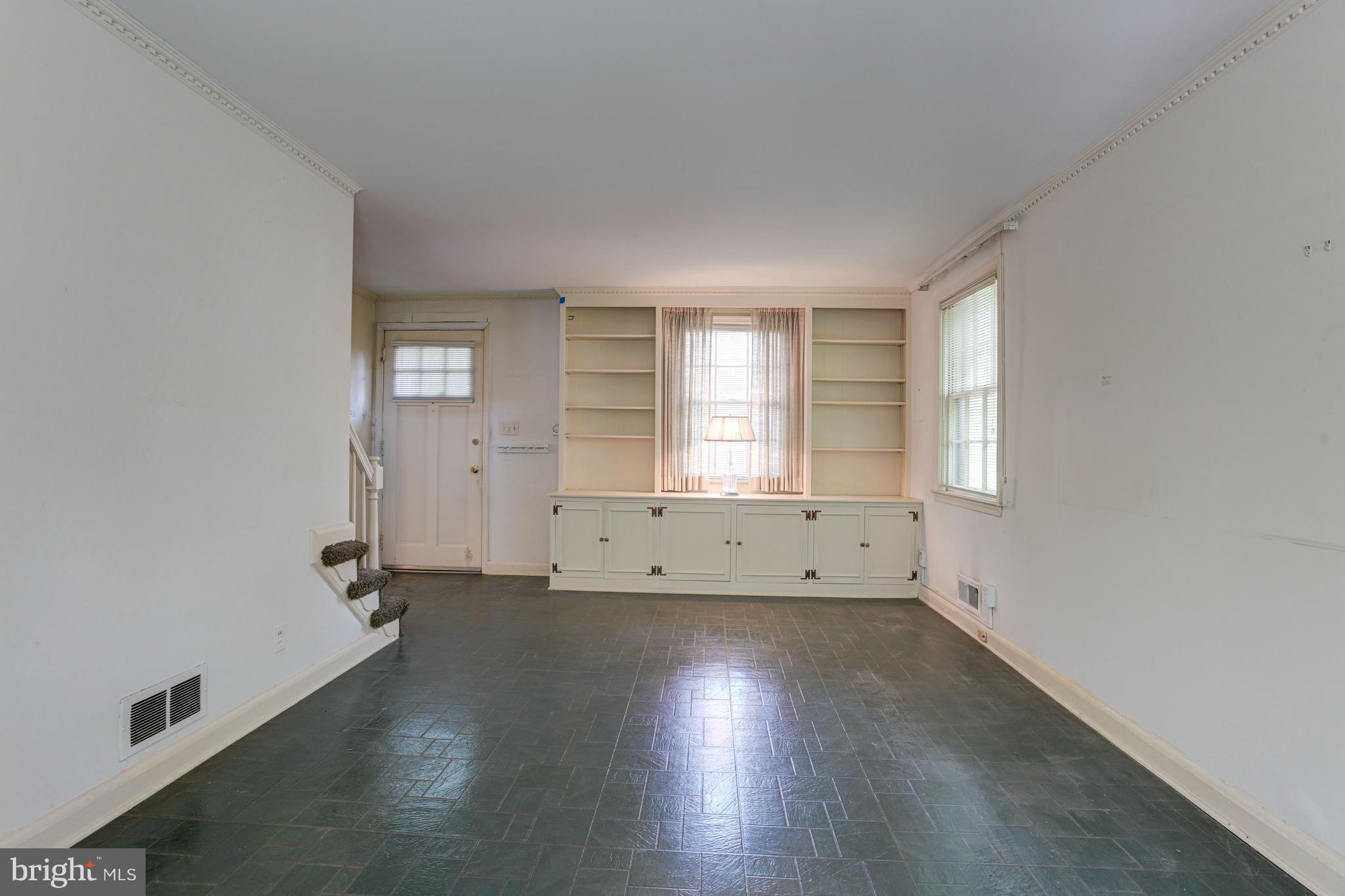 6950 Deerfield Road Pikesville, MD 21208 - Photo 10 of 50 Living Room