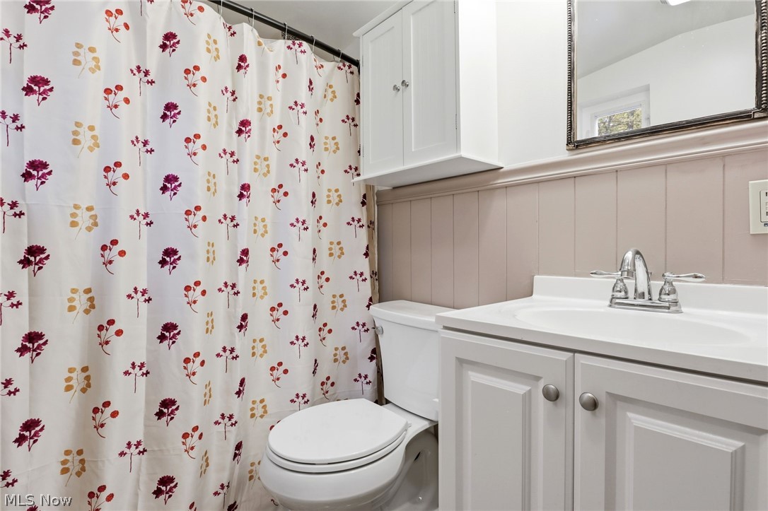 8977 Cedar Road Chesterland, OH 44026 - Photo 32 of 50 2nd floor Bathroom