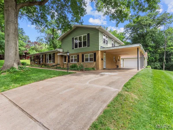 $367,500 | 19 Kingsbury Drive, Swansea, IL 62226