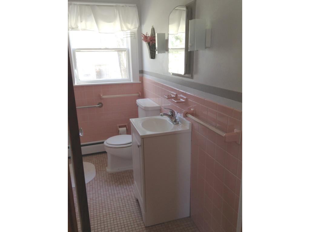 1067 Cilley Road Manchester, NH 03103 - Photo 13 of 19