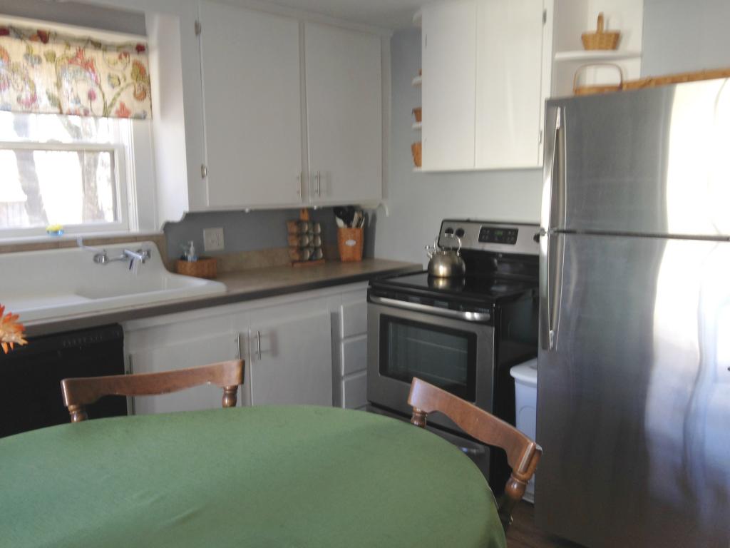1067 Cilley Road Manchester, NH 03103 - Photo 6 of 19
