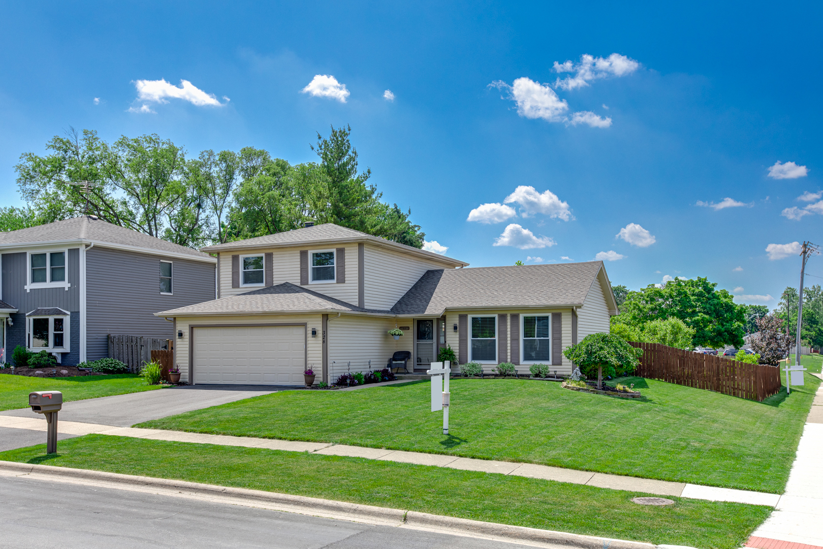328 Springbrook Lane Carol Stream, IL 60188 - Photo 1 of 23 Gallery Image 1