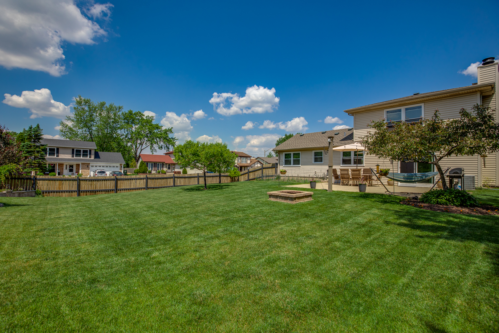 328 Springbrook Lane Carol Stream, IL 60188 - Photo 2 of 23 Gallery Image 2