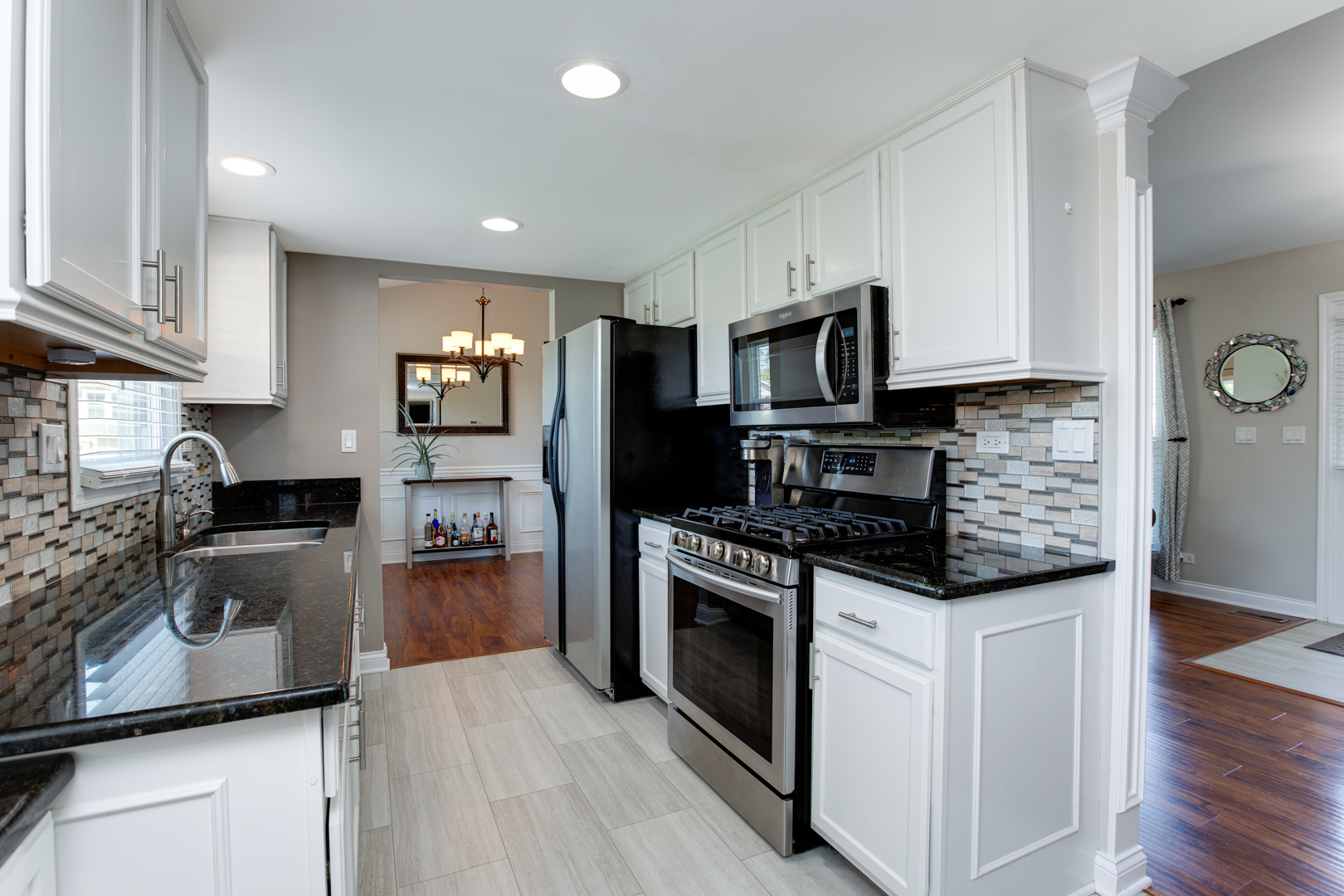 328 Springbrook Lane Carol Stream, IL 60188 - Photo 8 of 23 Gallery Image 8