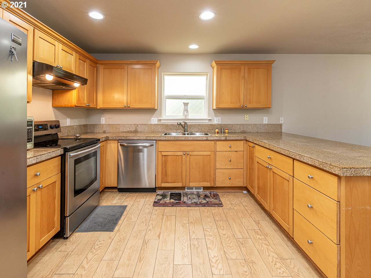 7825 Southeast Harney Street Portland, OR 97206 - Photo 7 of 30