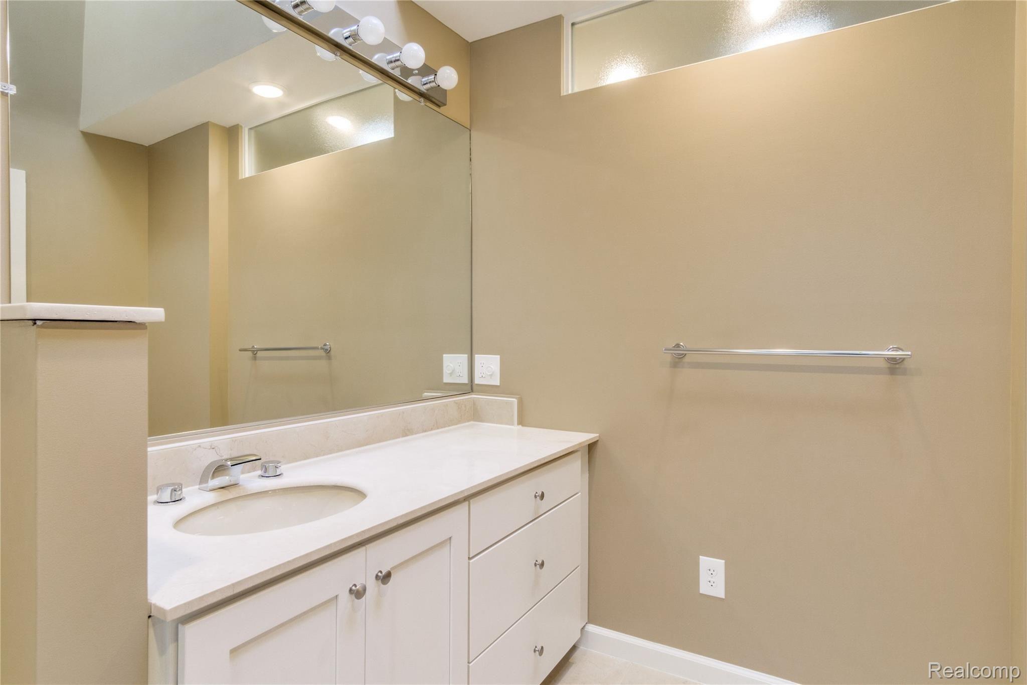 6796 Meadowlake Road Bloomfield Hills, MI 48301 - Photo 43 of 53 Interiors (33 of 52).jpg
