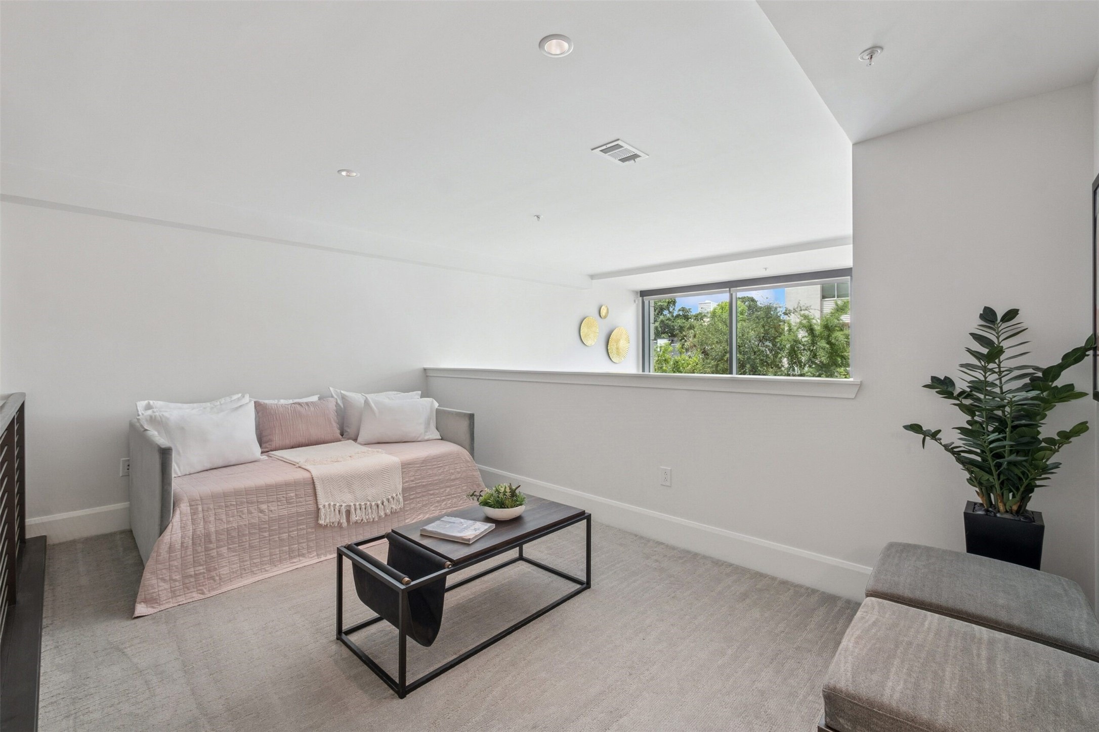 3333 Lake Street, Unit TH5 Houston, TX 77098 - Photo 23 of 50 a living room with furniture and a potted plant
