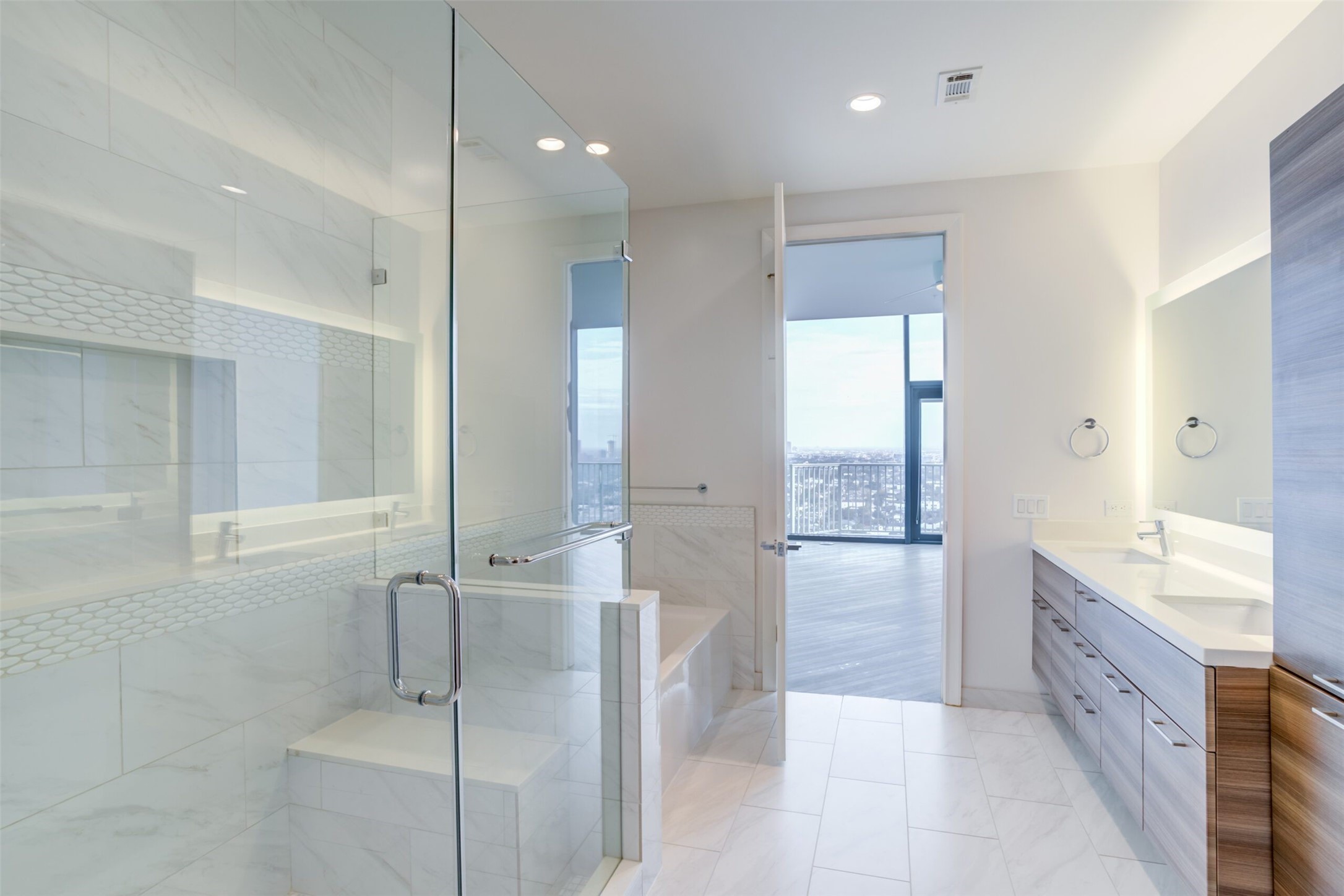 3333 Lake Street, Unit TH5 Houston, TX 77098 - Photo 43 of 50 a bathroom with a tub shower and sink