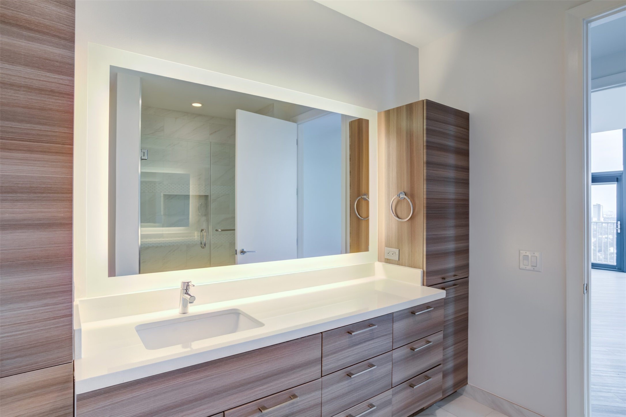 3333 Lake Street, Unit TH5 Houston, TX 77098 - Photo 44 of 50 a bathroom with a sink and a mirror