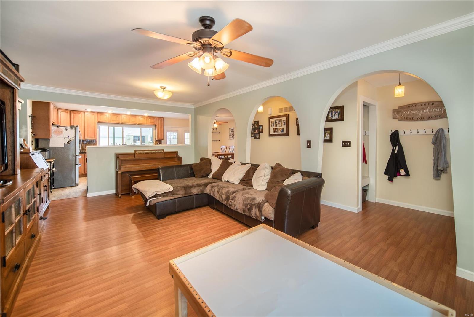 699 Walnut Point Court Ballwin, MO 63021 - Photo 2 of 28