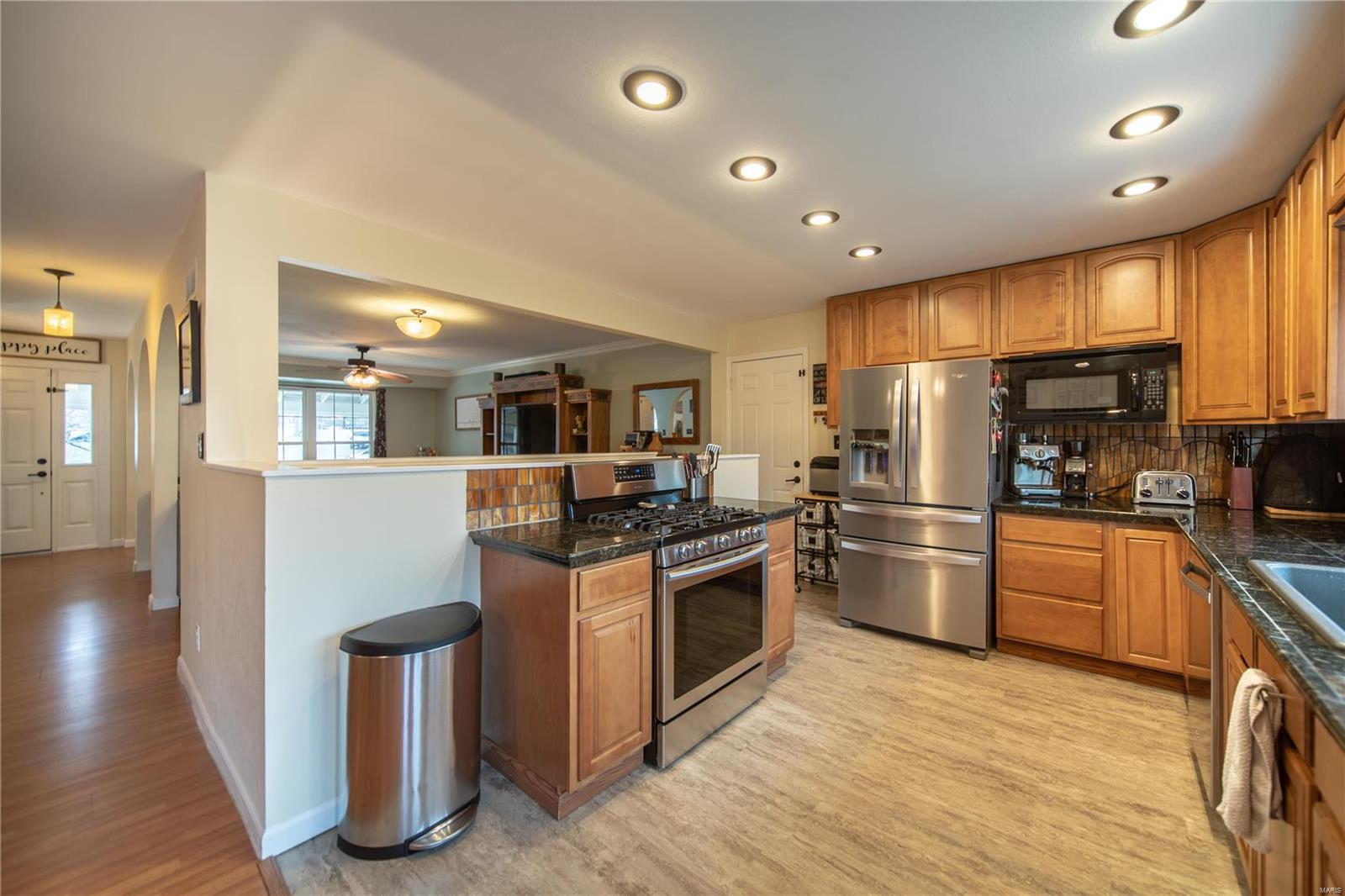 699 Walnut Point Court Ballwin, MO 63021 - Photo 4 of 28