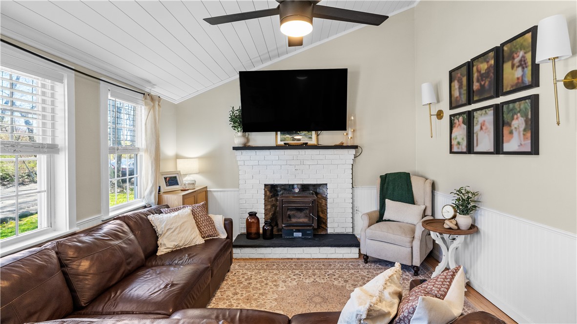 410 Field Hill Road Scituate, RI 02815 - Photo 8 of 38