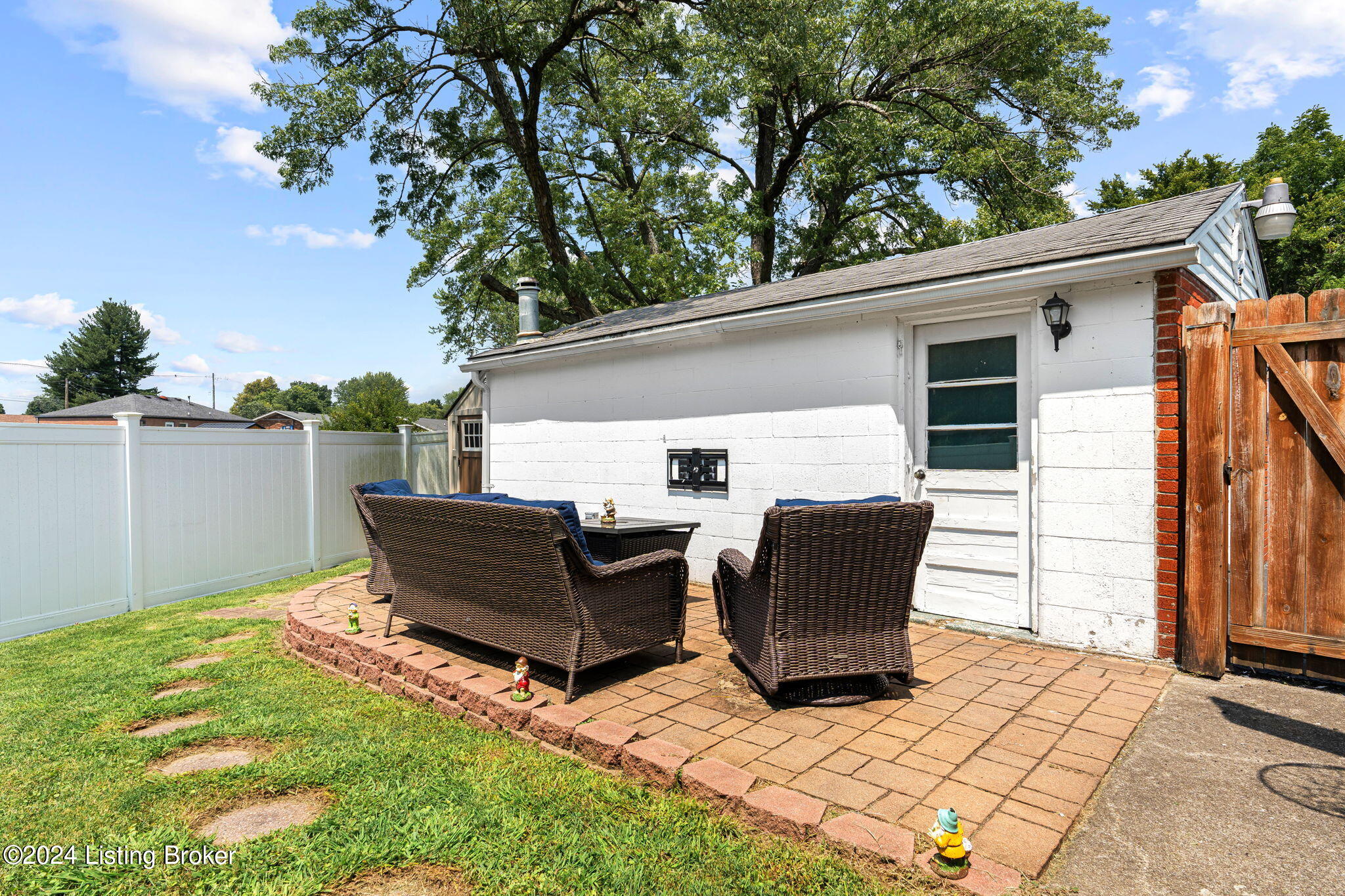 6335 Hunters Grove Road Louisville, KY 40216 - Photo 32 of 33 6335 Hunters Grove Rd