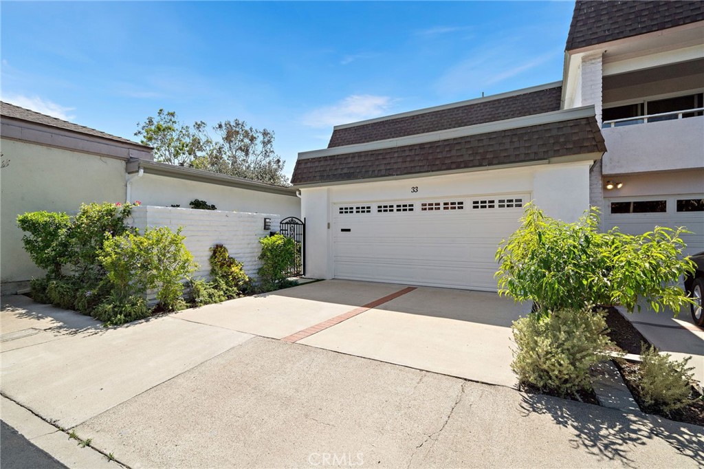 Front of home 2 car garage