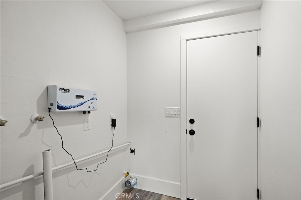 33 Seton Road Irvine, CA 92612 - Photo 16 of 40 Laundry area