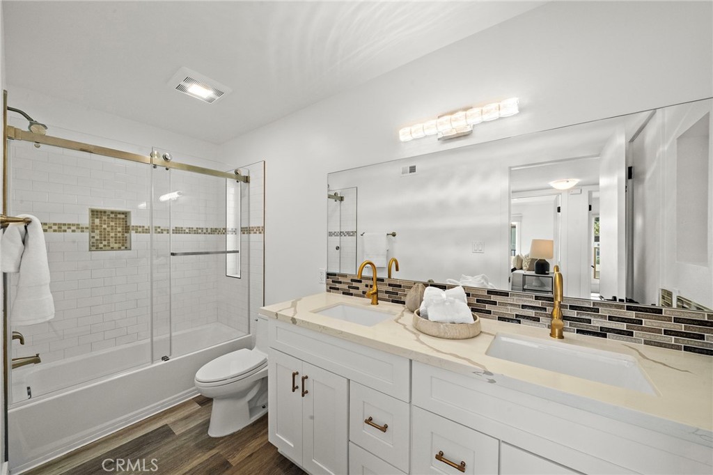 33 Seton Road Irvine, CA 92612 - Photo 21 of 40 Primary bathroom