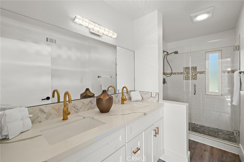 33 Seton Road Irvine, CA 92612 - Photo 24 of 40 Walk-in shower