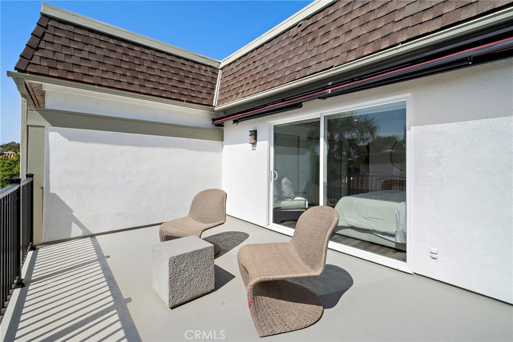 33 Seton Road Irvine, CA 92612 - Photo 26 of 40 Roller shield for sun protection