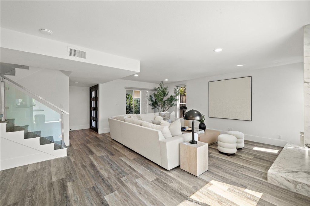 33 Seton Road Irvine, CA 92612 - Photo 5 of 40