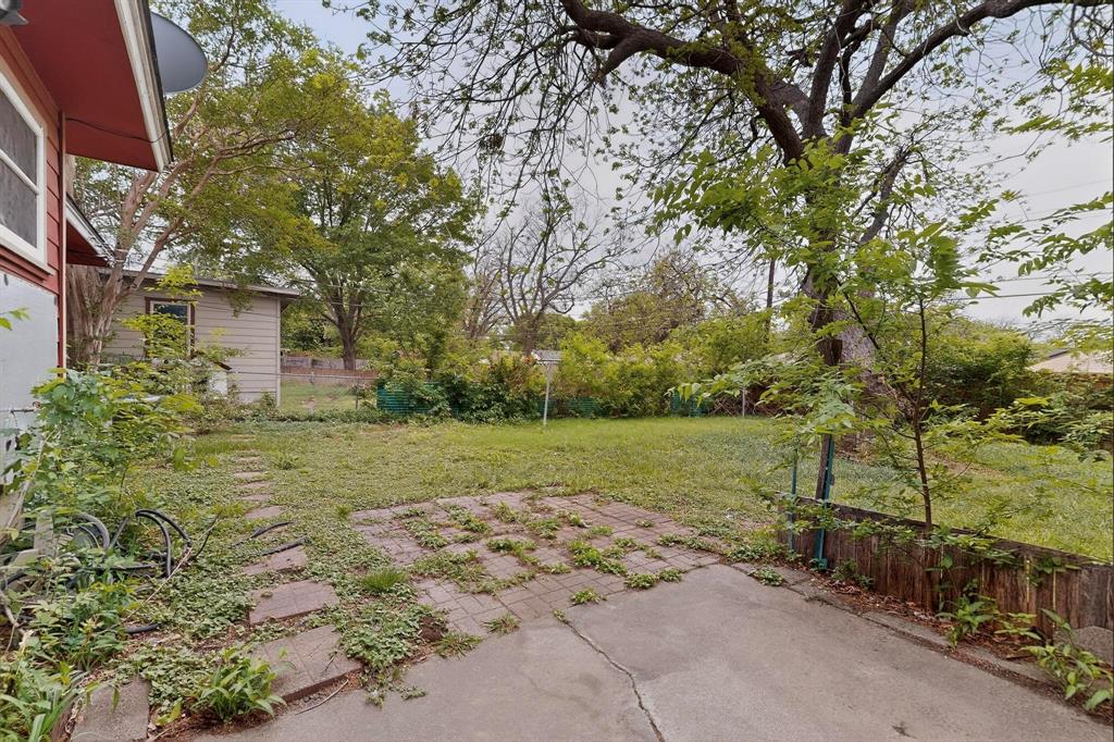 4508 Rutland Avenue Fort Worth, TX 76133 - Photo 32 of 36 a view of a yard with plants and trees