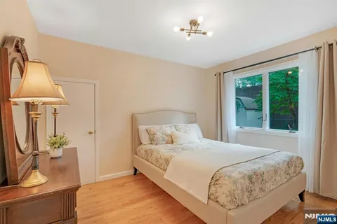 $899,000 | 28 Pitcairn Avenue, Ho-Ho-Kus, NJ 07423