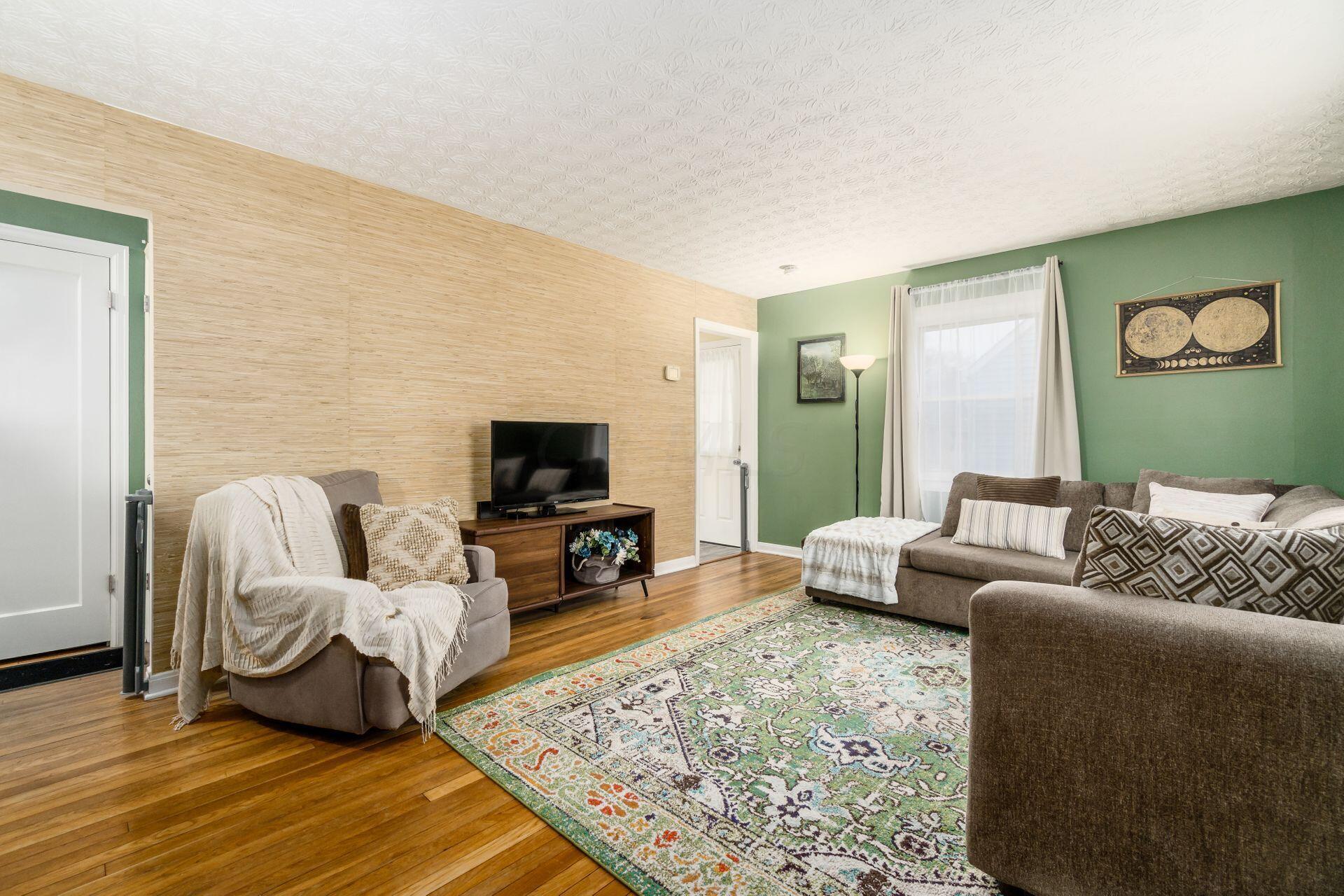 3114 Karl Road Columbus, OH 43224 - Photo 9 of 50 Living Room