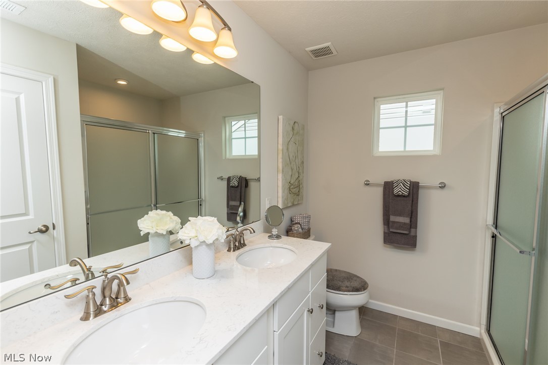 240 Stone Ridge Way Berea, OH 44017 - Photo 23 of 35 Main En-Suite