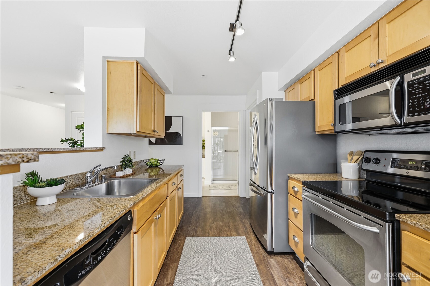 300 High School Road Northeast, Unit 300 Bainbridge Island, WA 98110 - Photo 17 of 32