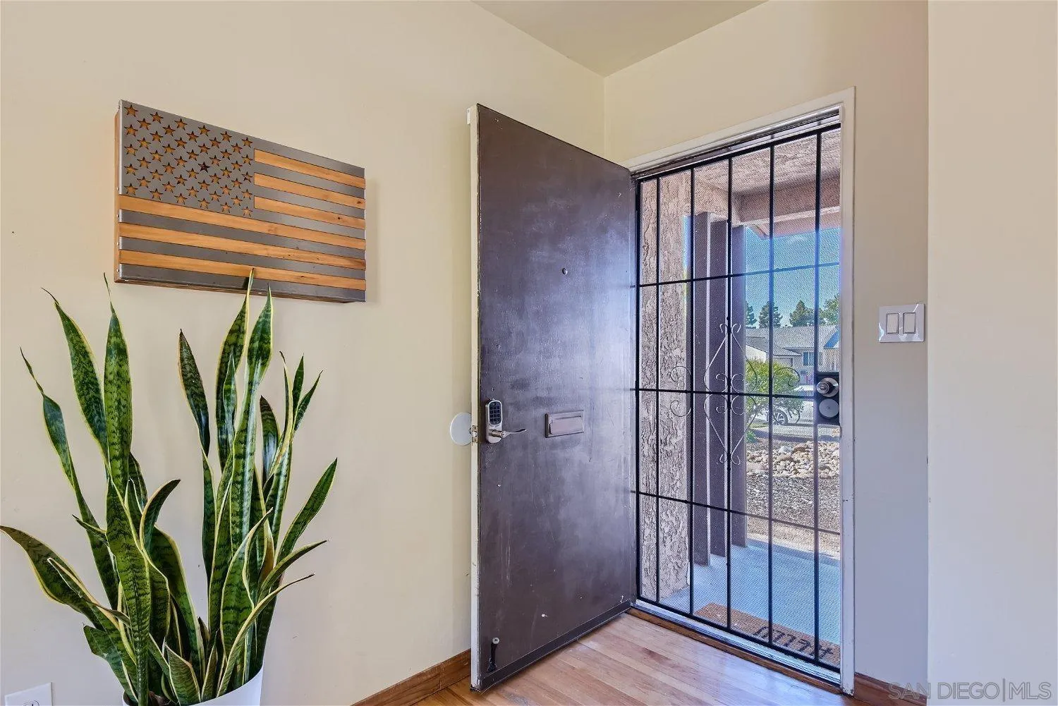 5259 Laurel Street San Diego, CA 92105 - Photo 5 of 32 a view of a potted plant in a corridor