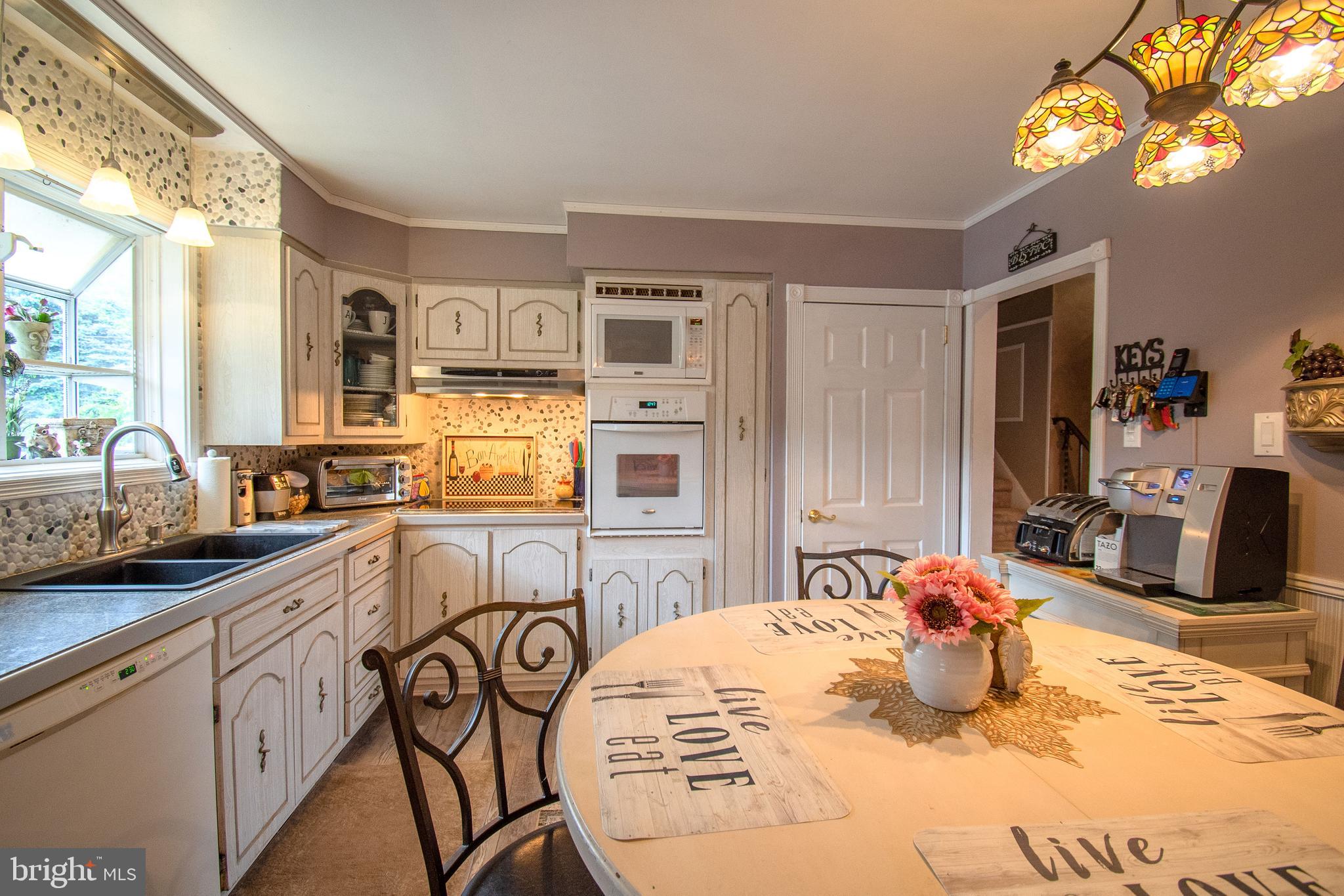 156 Dolington Road Yardley, PA 19067 - Photo 9 of 19 Eat in Kitchen