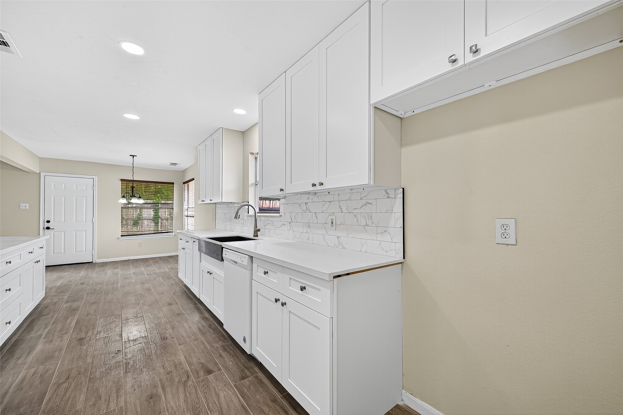 18759 Holly Way Houston, TX 77084 - Photo 27 of 46 a large kitchen with a sink and cabinets