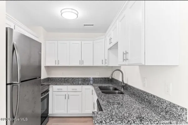 $1,300 | 2036 Sloop Point Loop Road, Unit A6, Hampstead, NC 28443