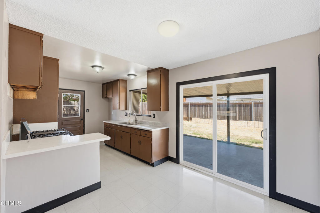 555 Del Sur Way Oxnard, CA 93033 - Photo 8 of 24