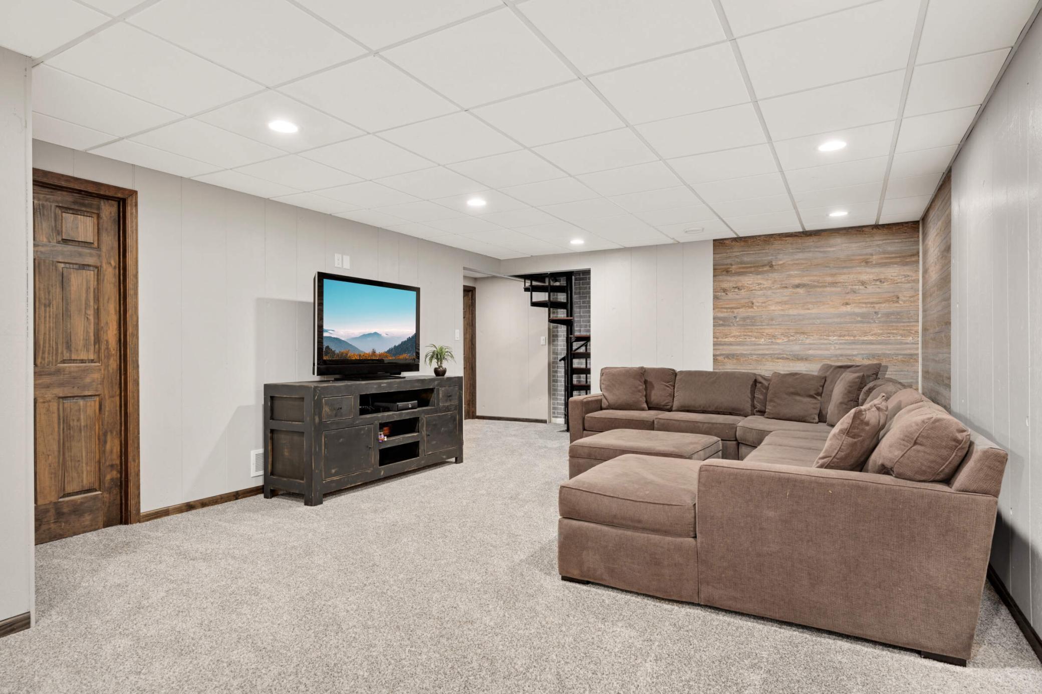 9717 Palmer Road Bloomington, MN 55437 - Photo 28 of 50 Gallery Image 28