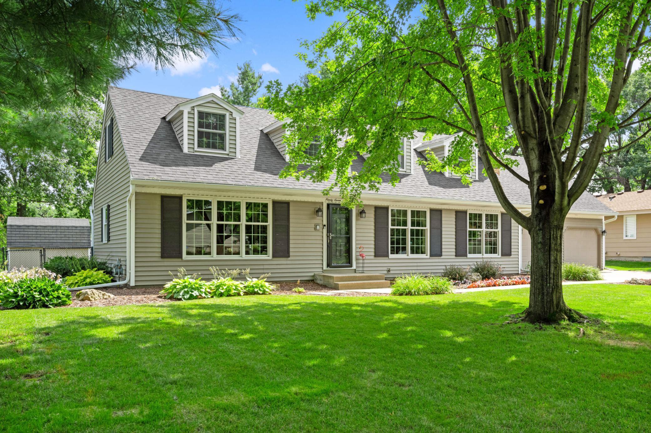 9717 Palmer Road Bloomington, MN 55437 - Photo 3 of 50 Gallery Image 3