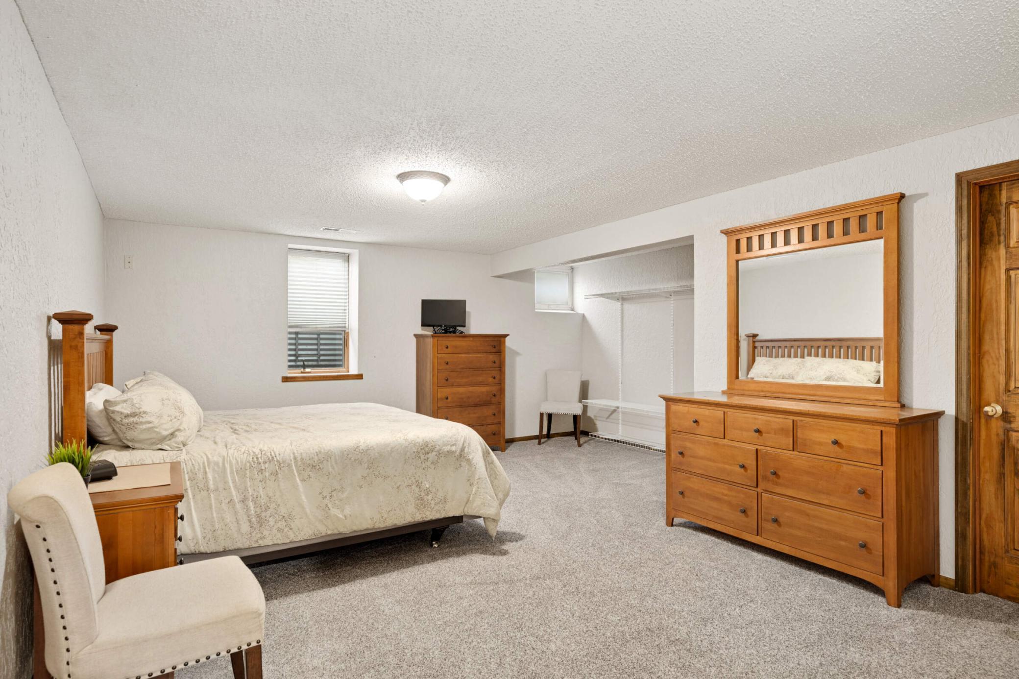 9717 Palmer Road Bloomington, MN 55437 - Photo 31 of 50 Gallery Image 31