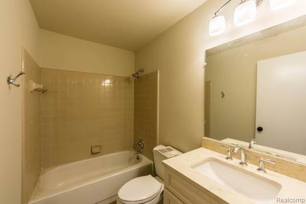 528 Hidden Ridge Drive Troy, MI 48083 - Photo 17 of 30