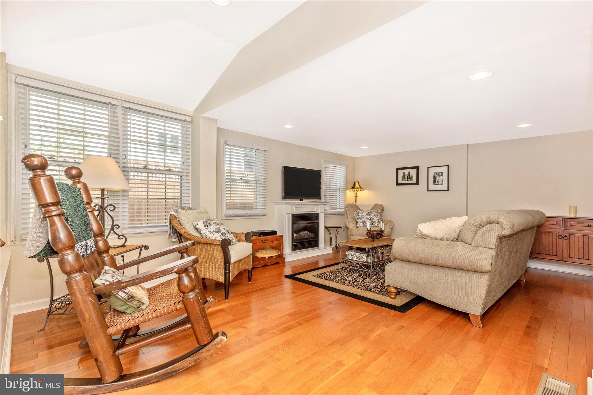 94 East Conestoga Road Devon, PA 19333 - Photo 5 of 34 Living room