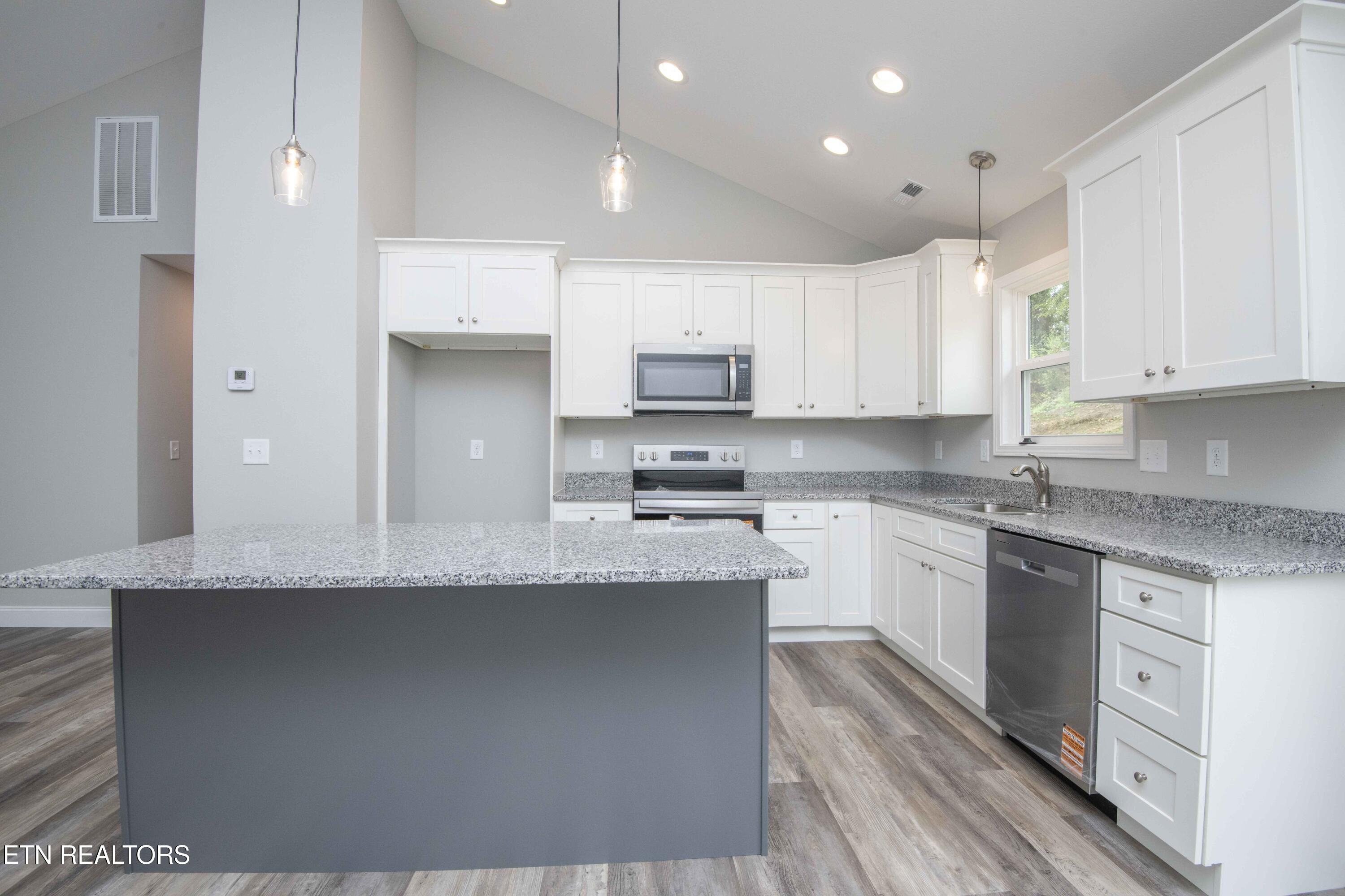 914 McAdoo Street Clinton, TN 37716 - Photo 13 of 42 13_1