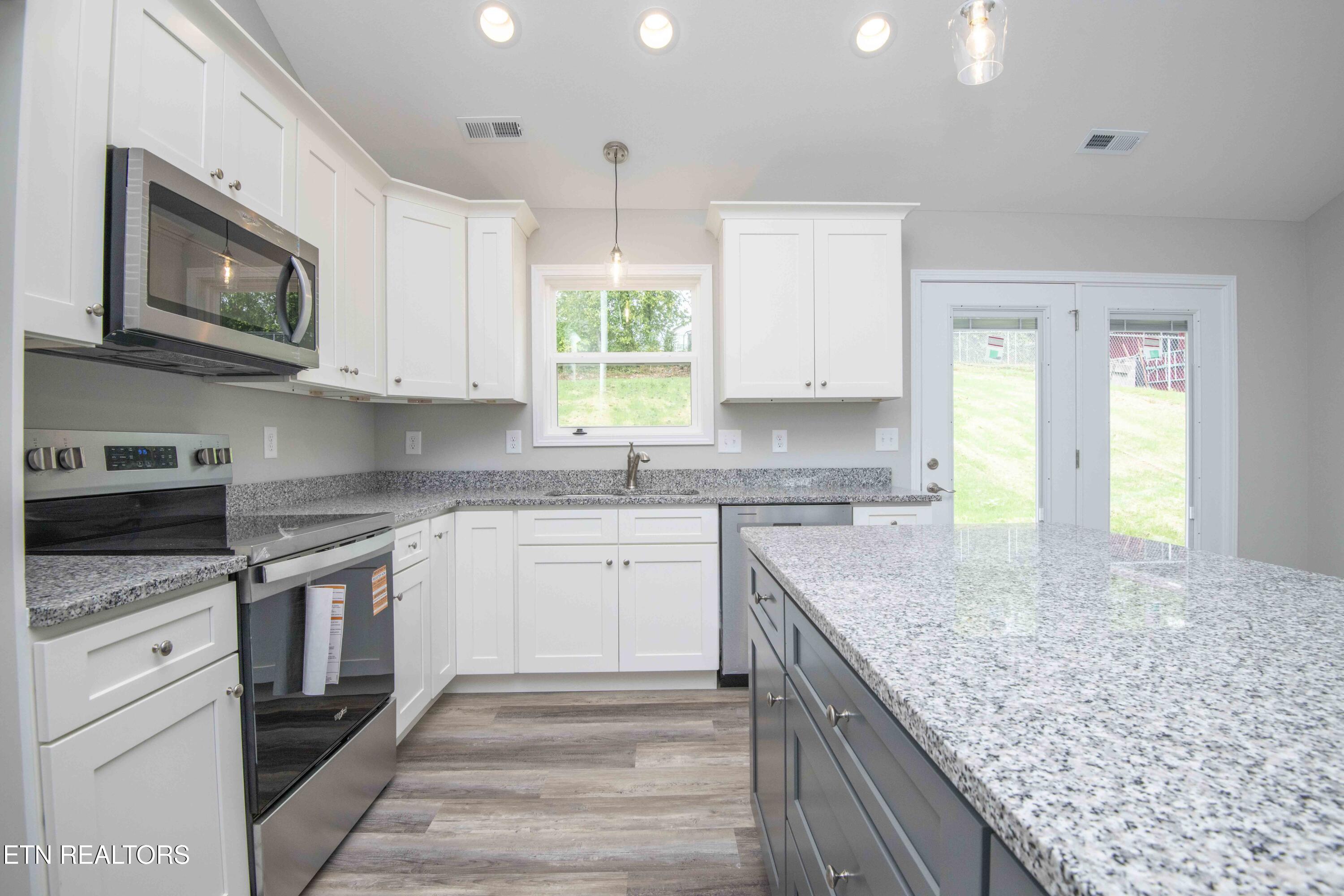 914 McAdoo Street Clinton, TN 37716 - Photo 16 of 42 16_1