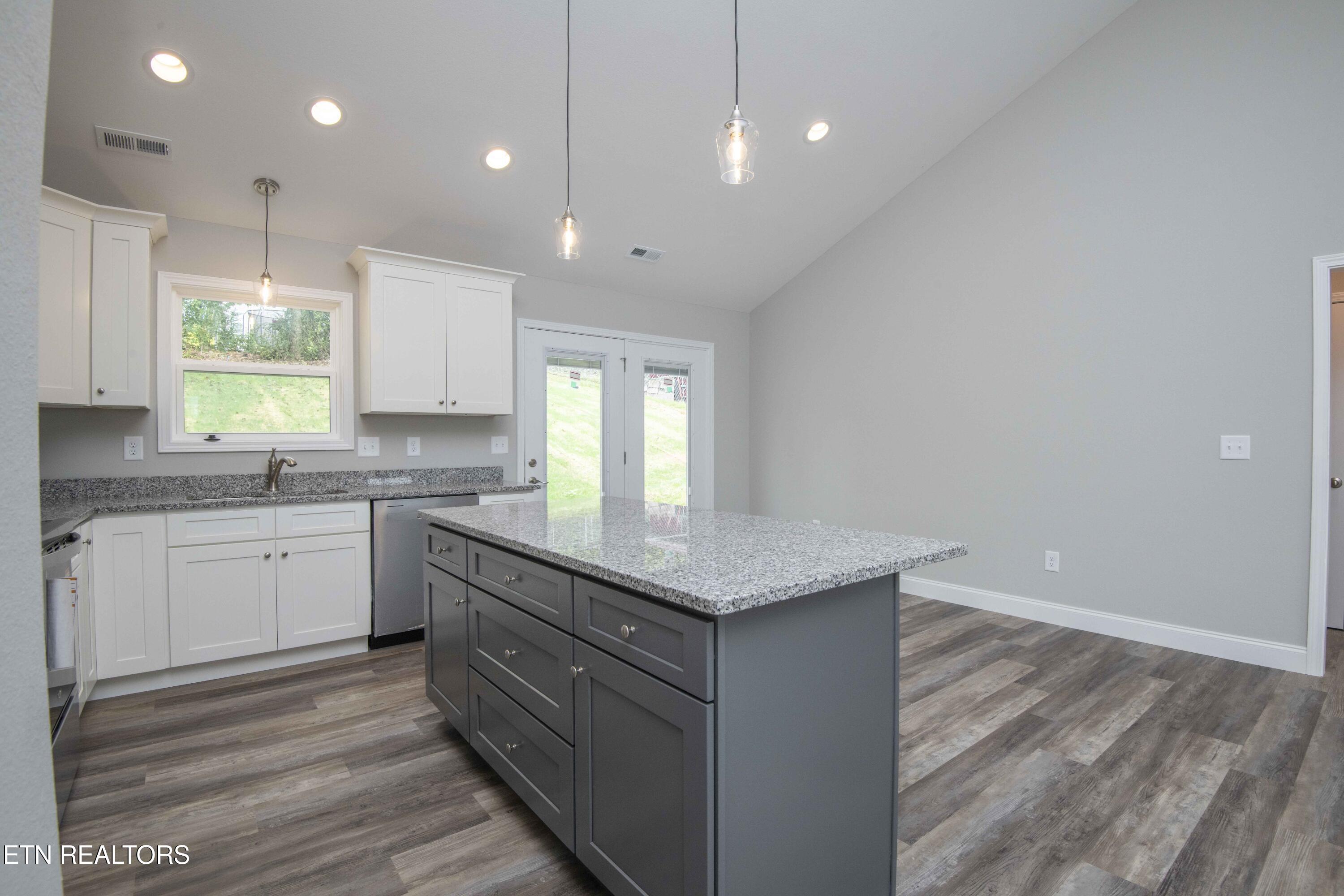 914 McAdoo Street Clinton, TN 37716 - Photo 17 of 42 17_1