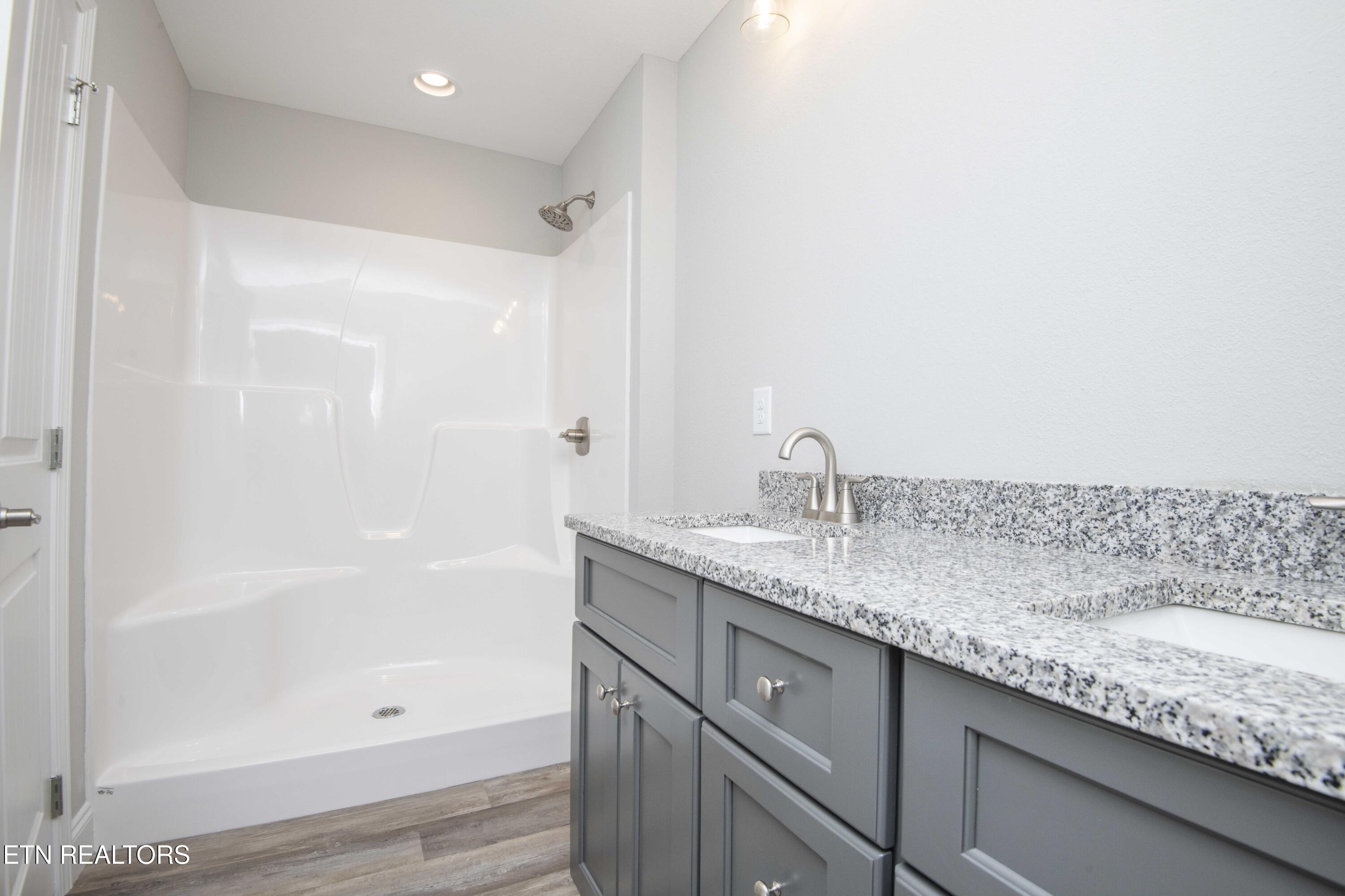 914 McAdoo Street Clinton, TN 37716 - Photo 25 of 42 25_1